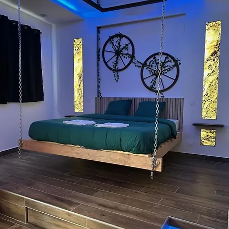 La 2 Jaccuzzi Et Sauna Privatif Love hotel